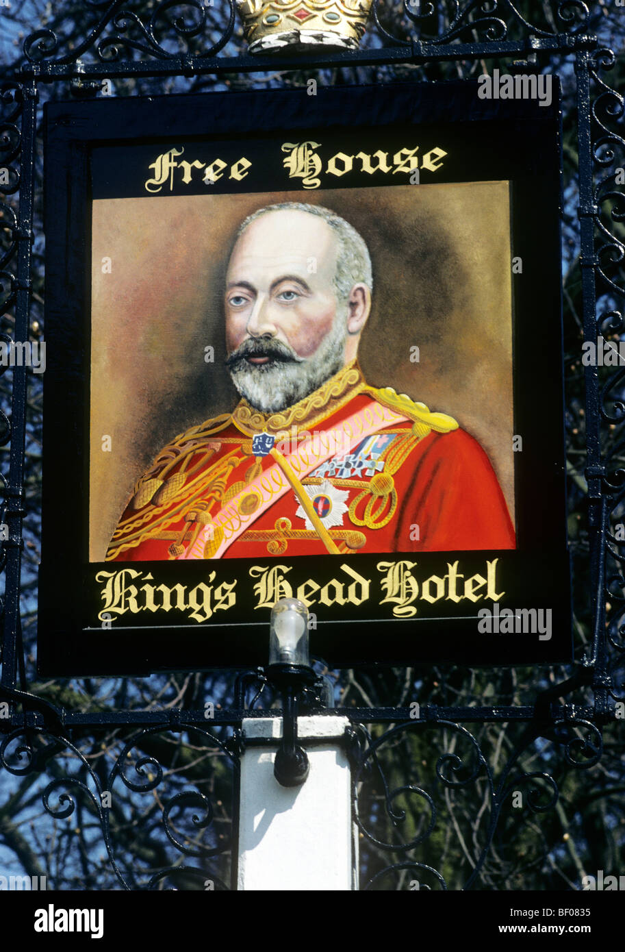 Kings Head Inn Pub sign, Docking, Norfolk, King Edward 7th English signs portrait board boards England UK public house houses Stock Photo