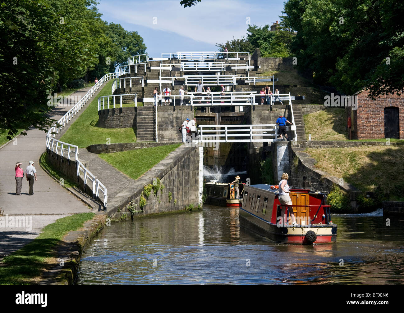 Narrowboats preparing to ascend Bingley's famous 5-rise locks on the Leeds & Liverpool Canal Stock Photo