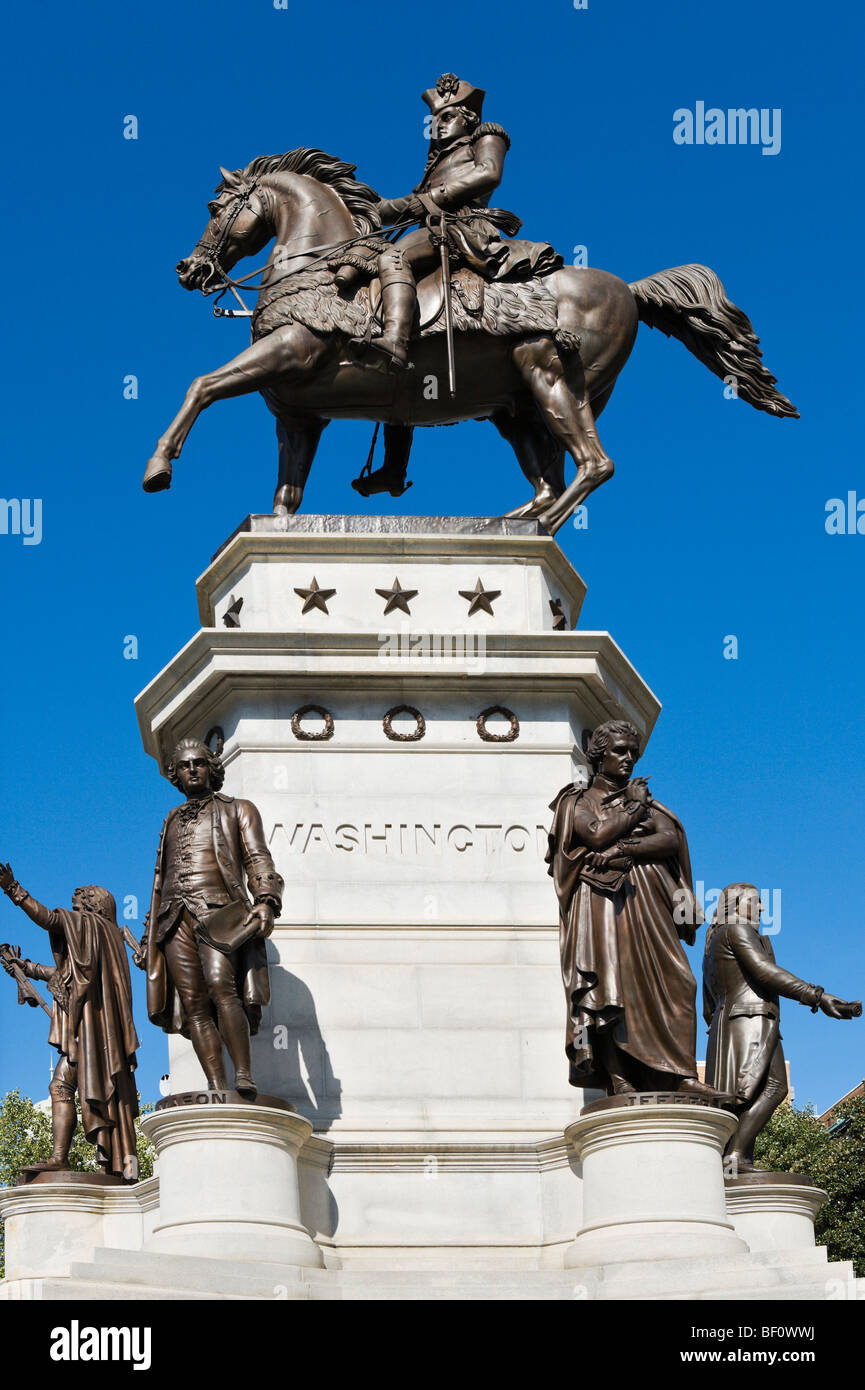 Statue of George Washington on horseback outside the Virginia State Capitol, Richmond, Virginia, USA Stock Photo