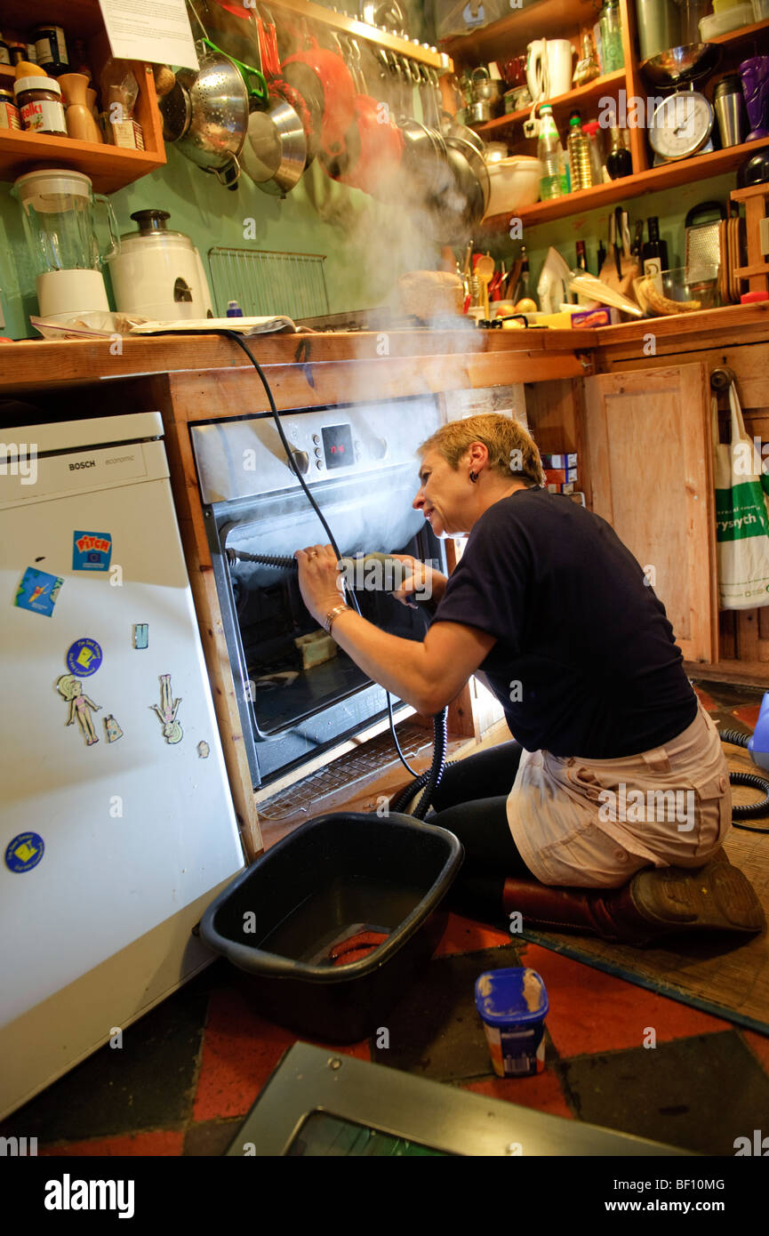 Oven cleaner hires stock photography and images Alamy