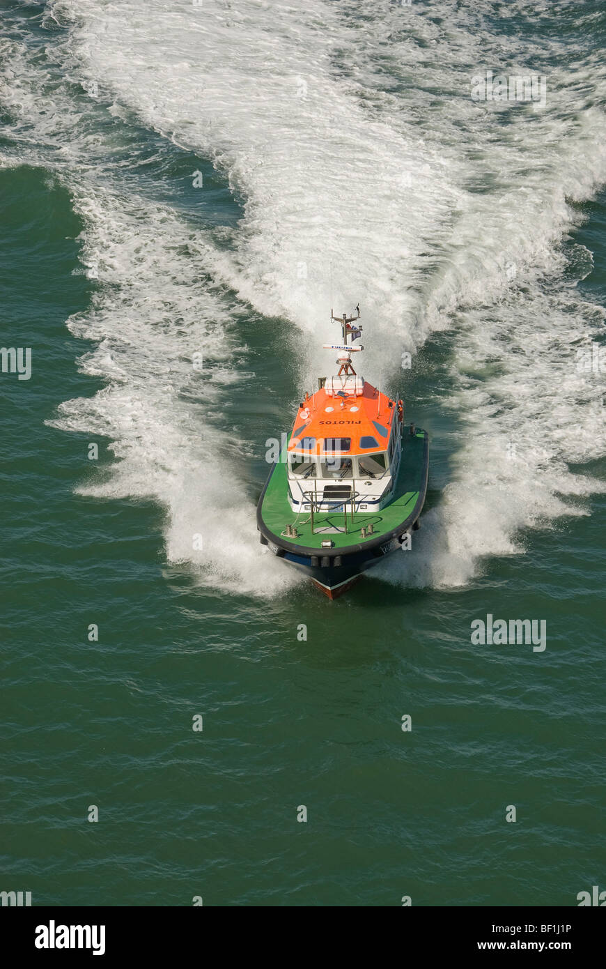 River Tagus pilot vessel at speed Stock Photo