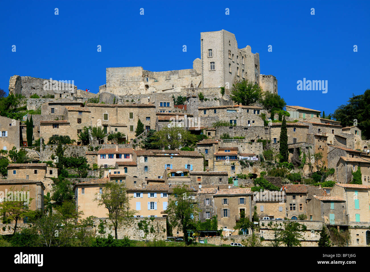 Pierre de provence hi-res stock photography and images - Alamy