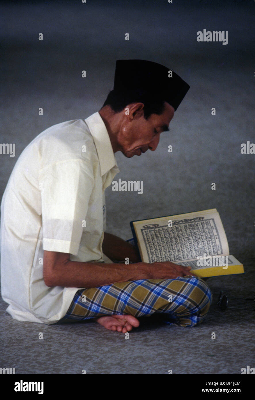 Muslim male reading the Koran Stock Photo