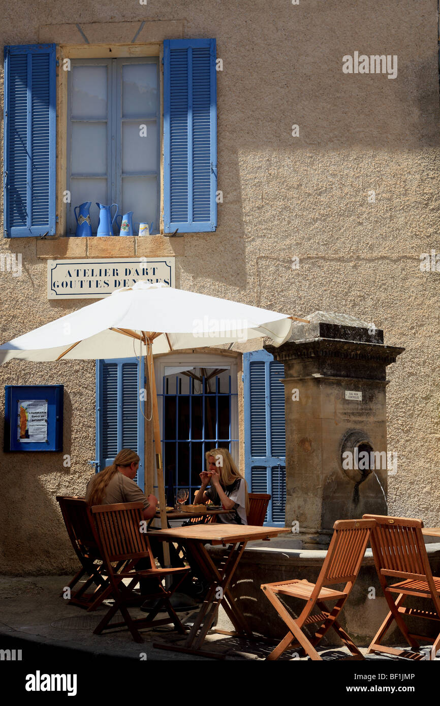 Picturesque village of Lourmarin in the Luberon regional park Stock Photo