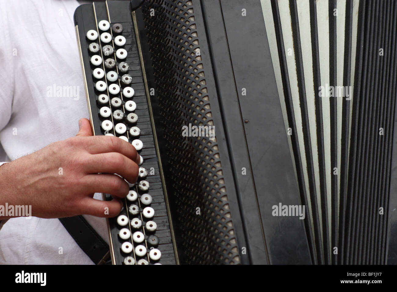 Accordion hand hires stock photography and images Alamy