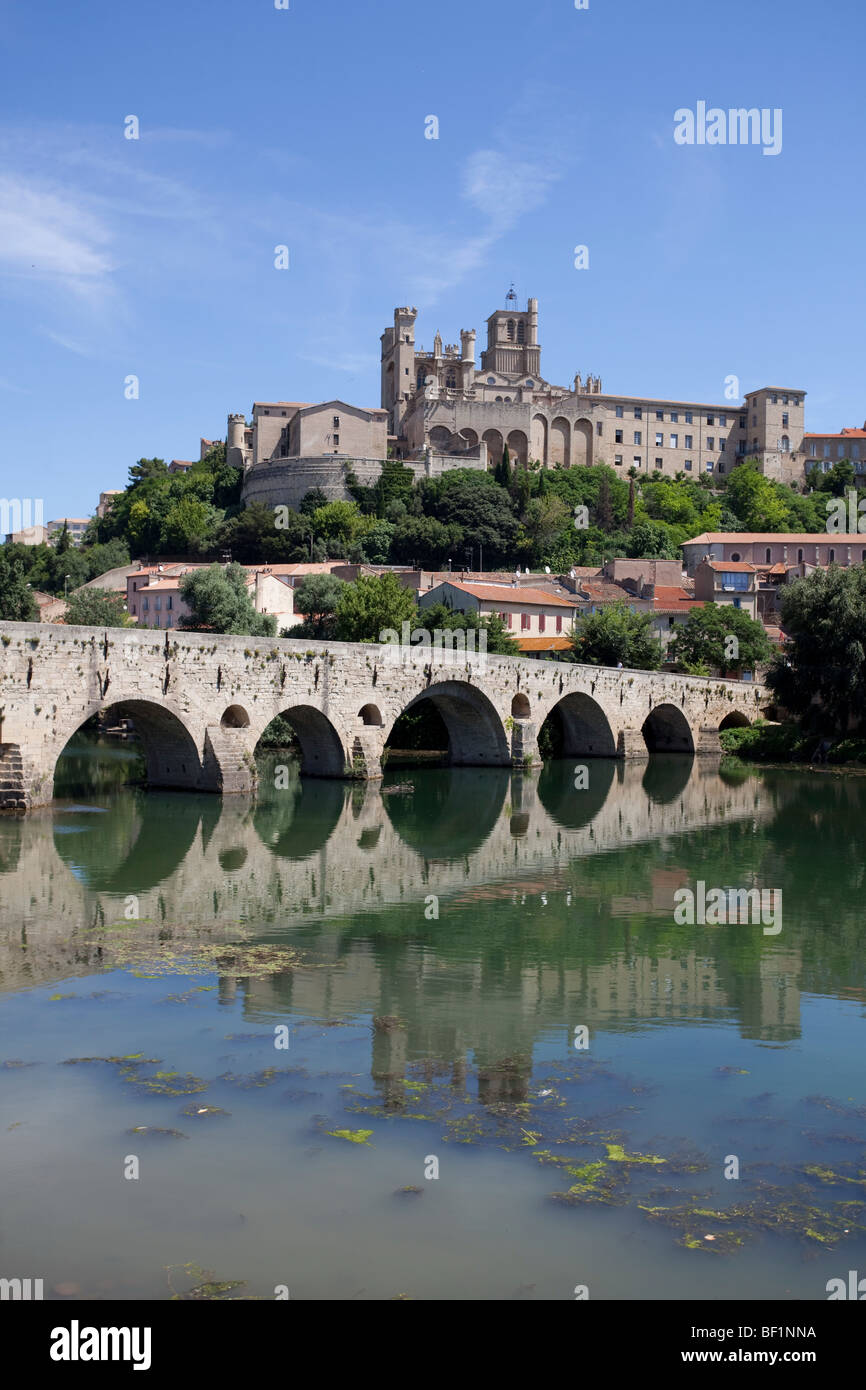 13th century beziers cathedral hi-res stock photography and images - Alamy