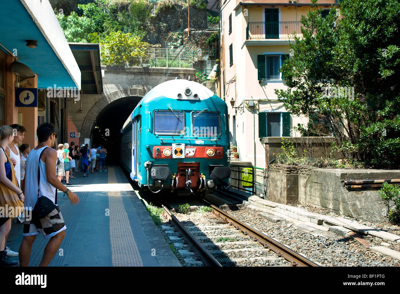 Train arriving at Vernazza station, Cinque Terre, Liguria, Italy Stock Photo