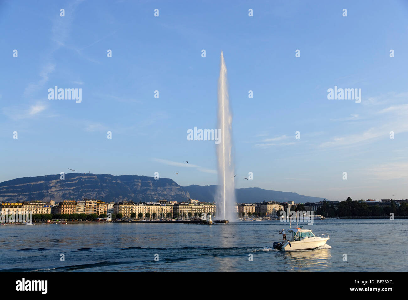 Leisure Boat, Jet d'Eau (one of the largest fountains in the world), Lake Geneva, Geneva, Canton of Geneva, Switzerland Stock Photo