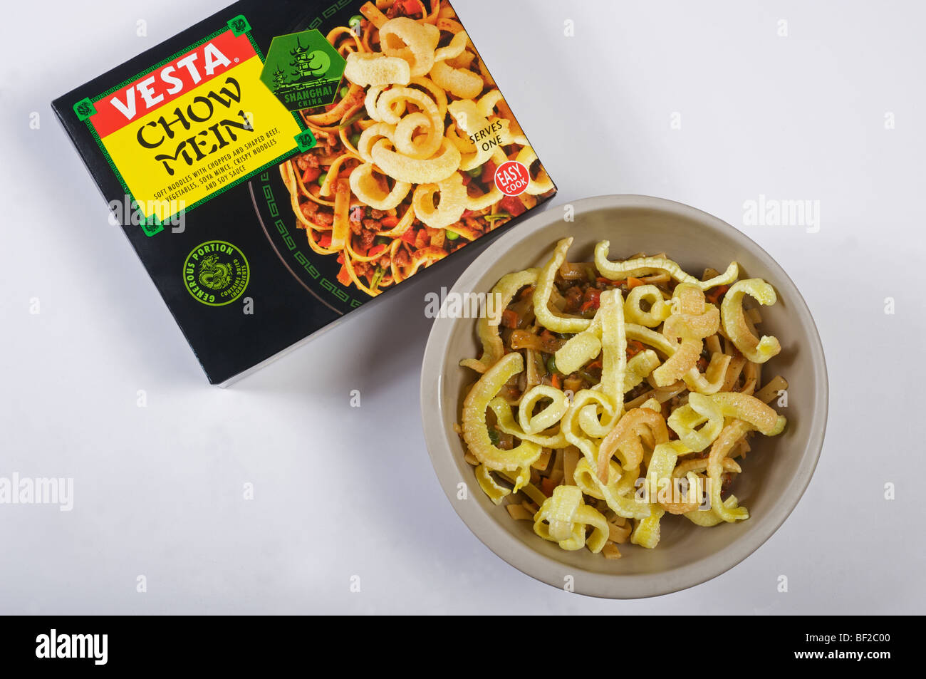 Vesta chow mein ready meal Stock Photo - Alamy