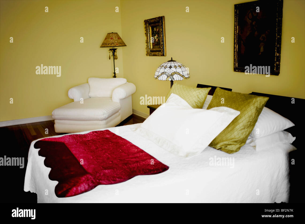 Mantle piece and frame hi-res stock photography and images - Alamy