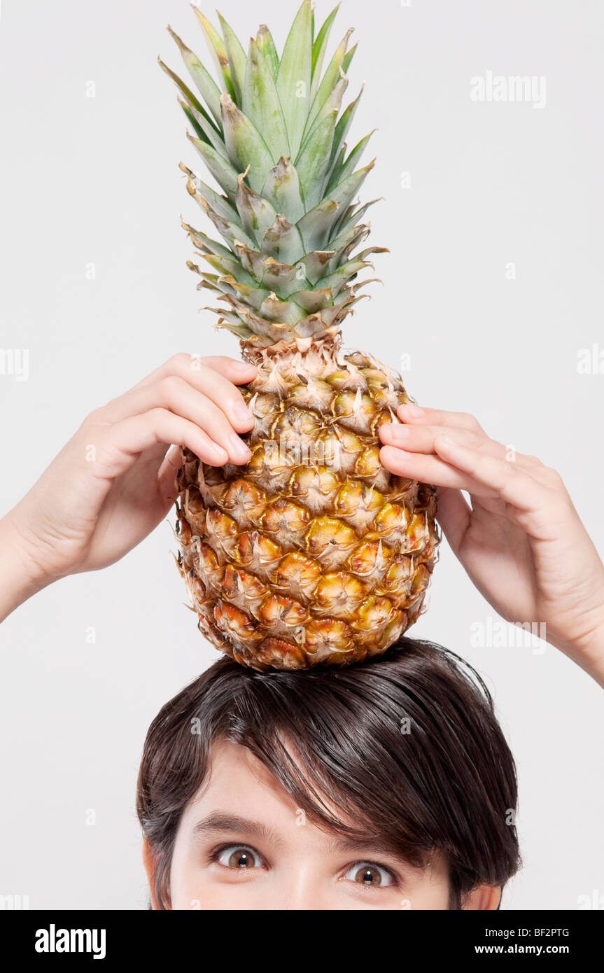 Carrying fruit on head hires stock photography and images Alamy