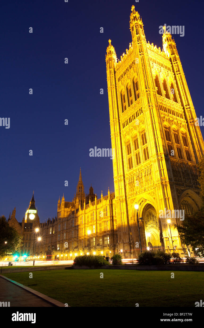 Night shot of the Houses of Parliament Stock Photo
