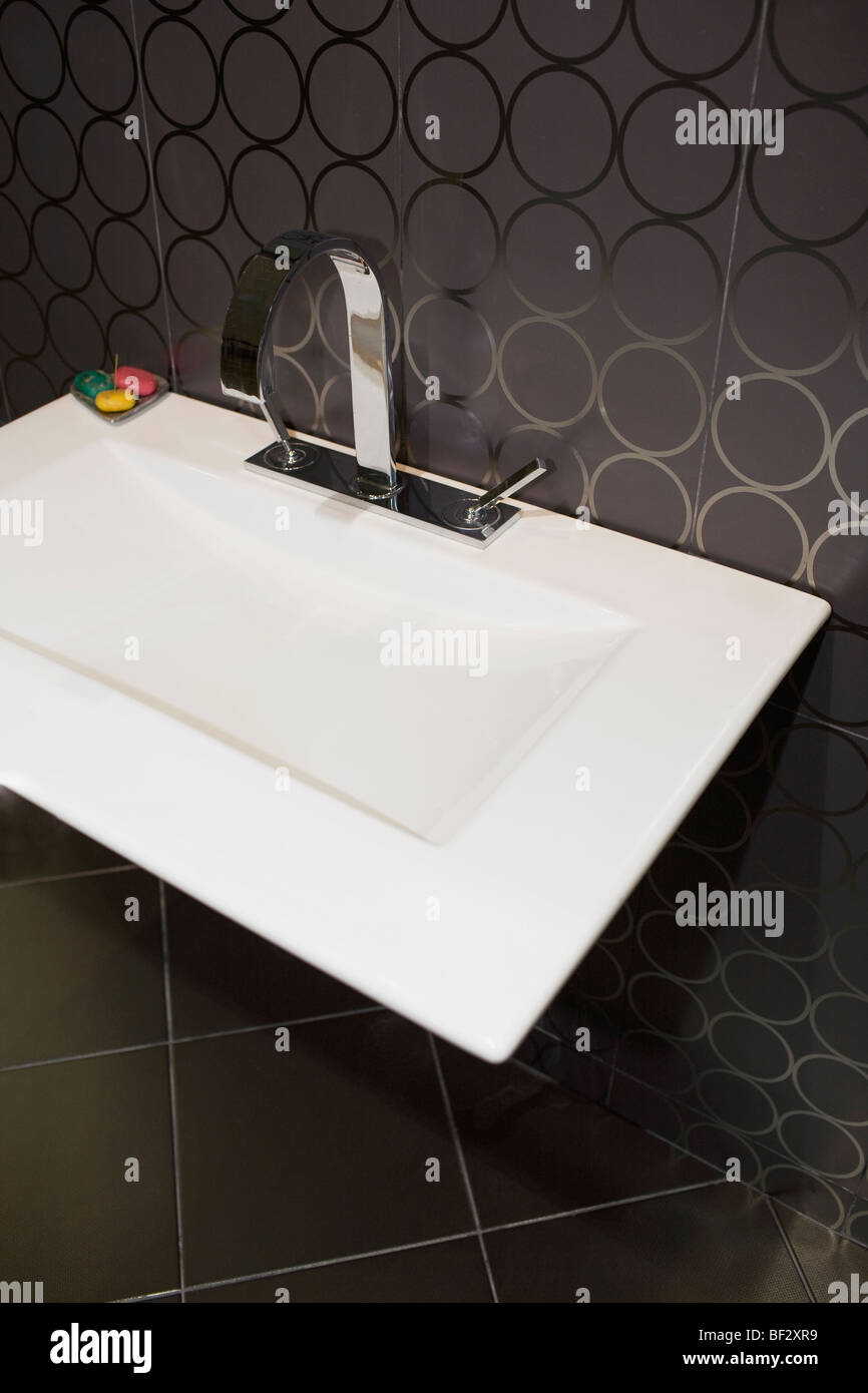 Close-up of a washbasin in the bathroom Stock Photo - Alamy