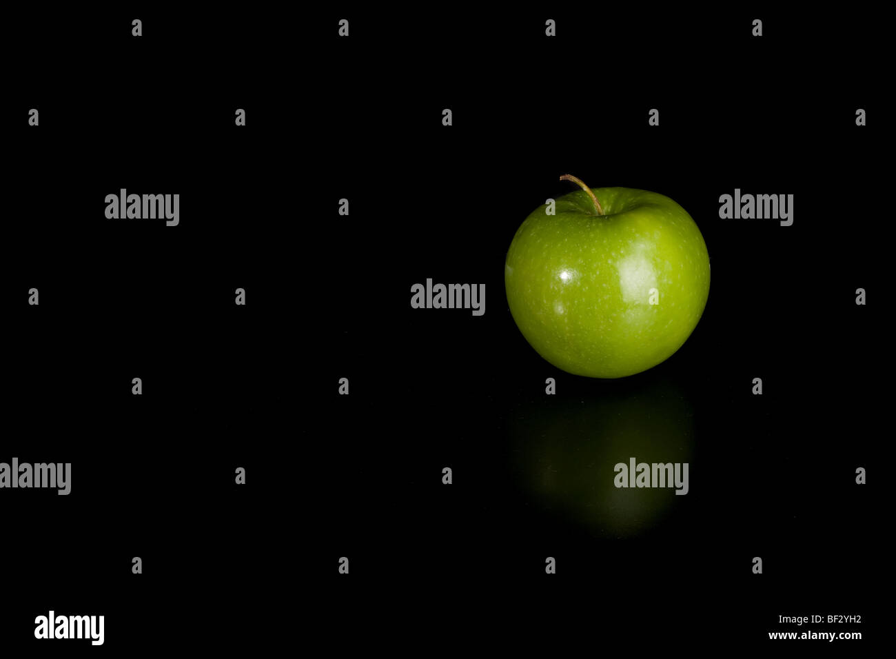 Granny Smith Apple Stock Photo Alamy
