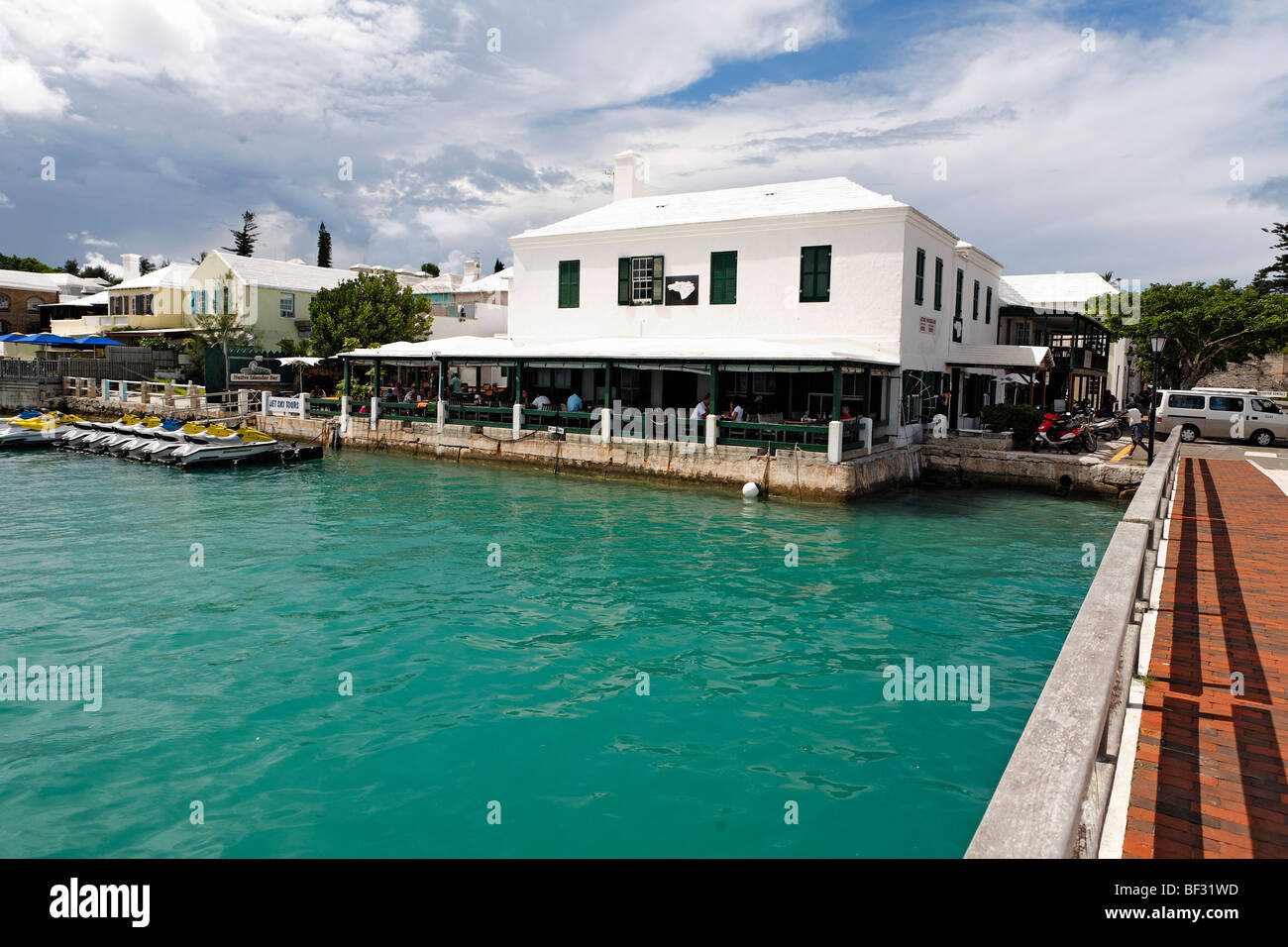 Bay side View of the White Horse  Restaurant and Pub, St George, Bermuda Stock Photo