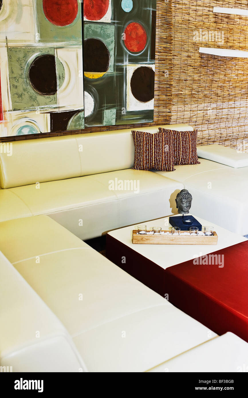 Art sculpture living room hi-res stock photography and images - Alamy