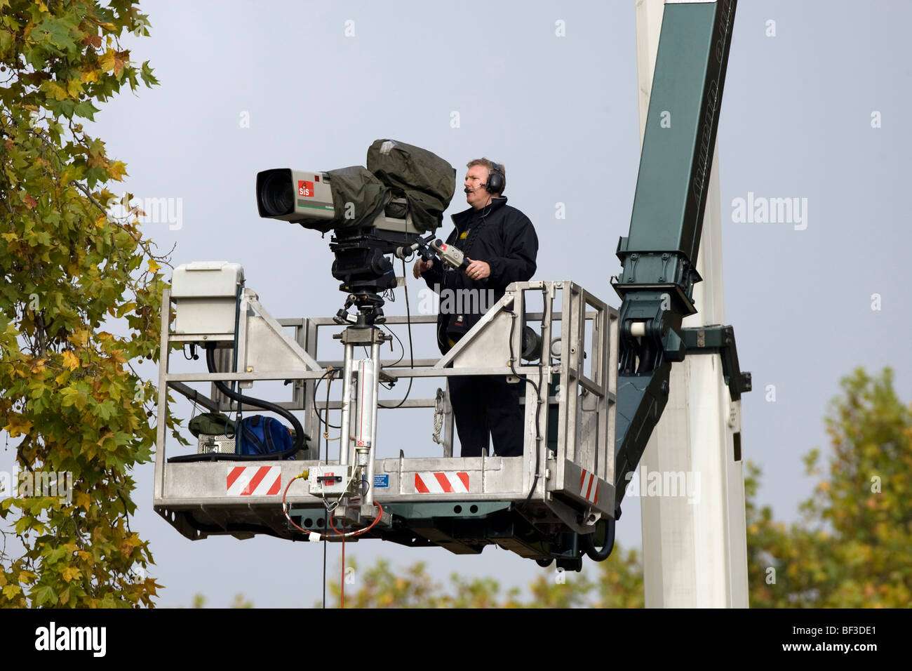 a-television-outside-broadcast-cameraman-working-from-the-top-of-a-BF3DE1.jpg