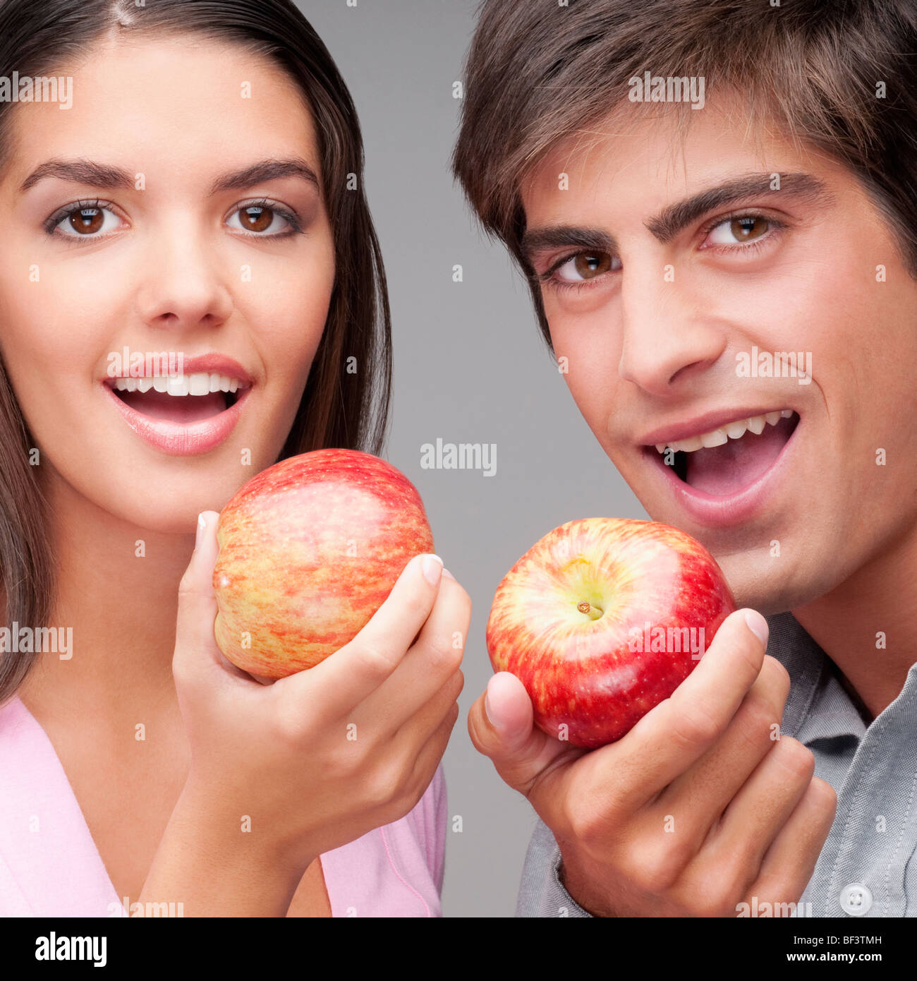 Portrait of a couple eating apples Stock Photo Alamy
