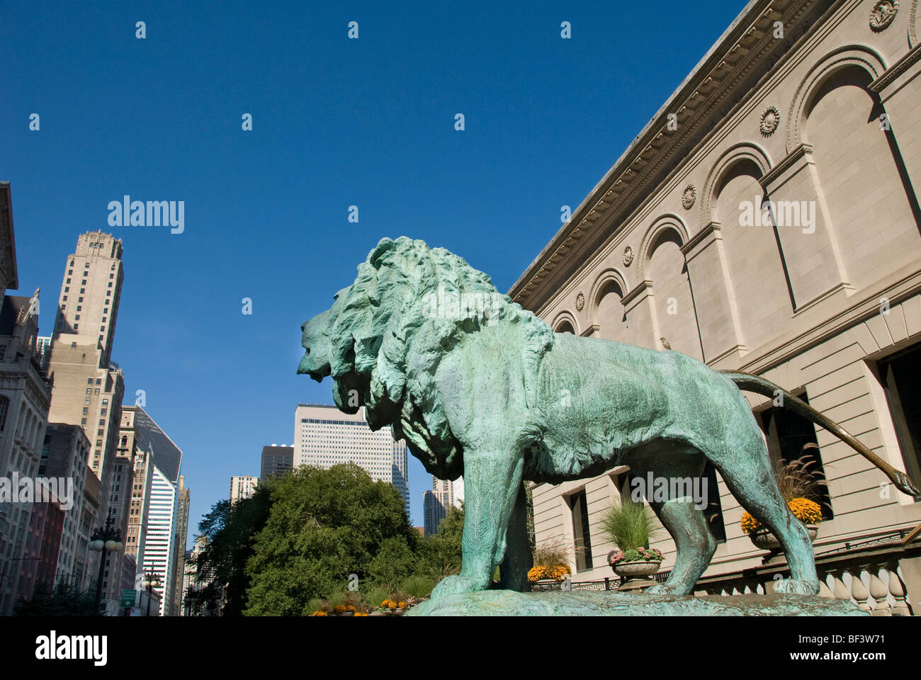 Bronze lion statue at the entrance of the Art Institute of Chicago