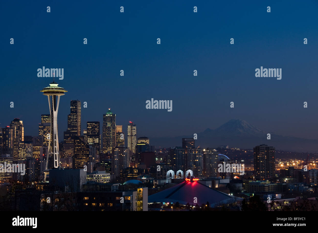 Seattle Skyline with Mount Rainier at Night Stock Photo - Alamy