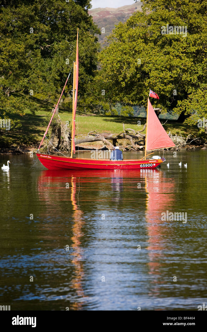 Traditional Sailing Dinghy on Lake Windermere Stock Photo Alamy