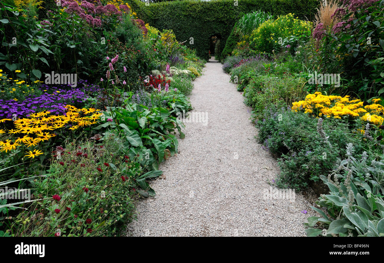 straight path footpath garden herbaceous border perennial formal