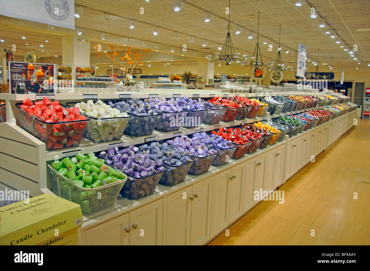 Candles at Yankee Candle store, Deerfield, Massachusetts Stock Photo ...