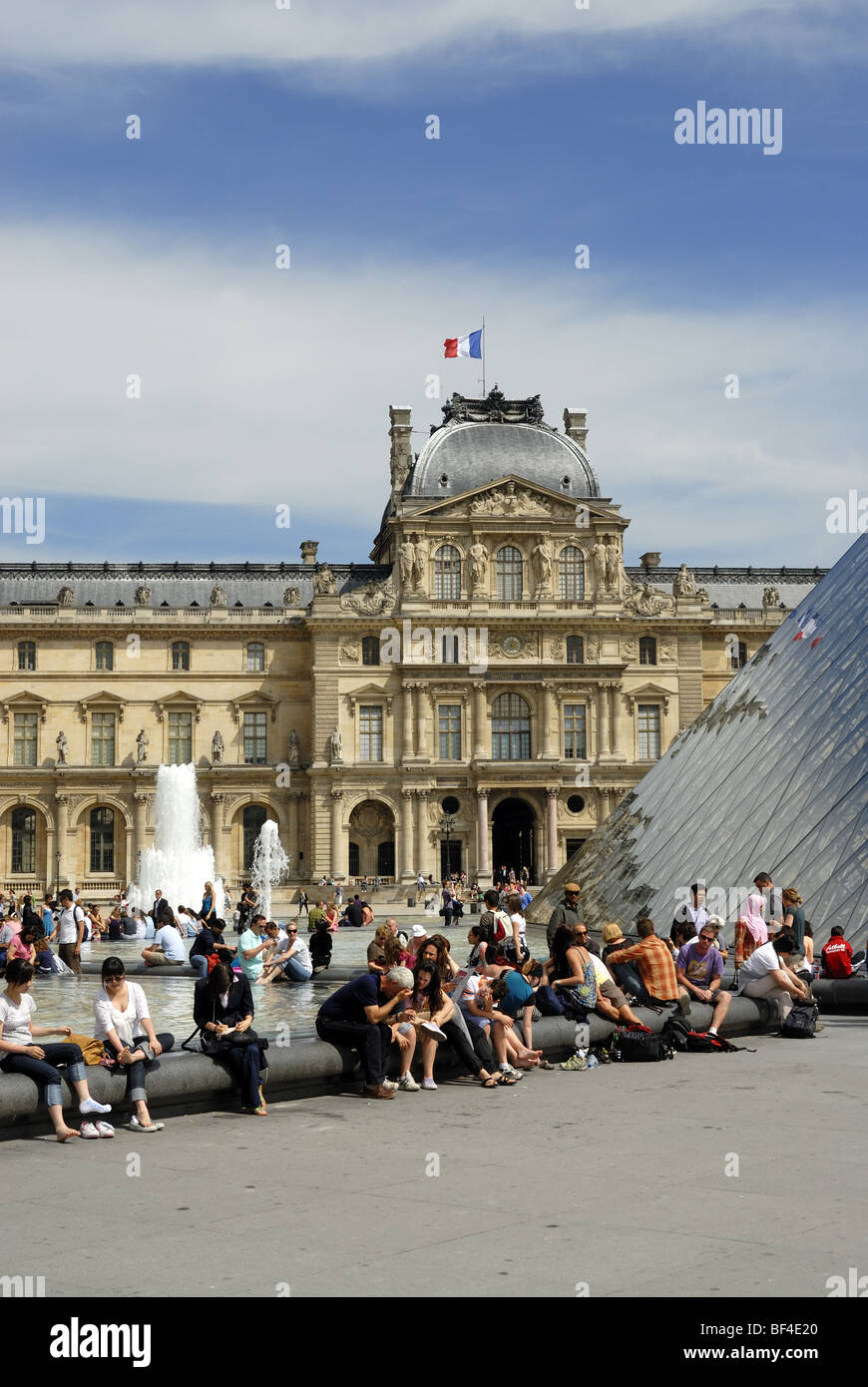 Louvre museum and art gallery hi-res stock photography and images - Alamy