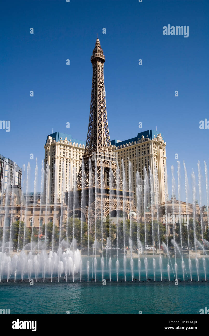 Bellagio dancing fountains with Paris Hotel and Eiffel Tower in background, Las Vegas Stock Photo