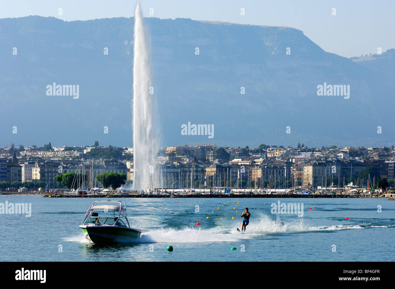 Water skiing in the Rade in front of the giant fountain Jet d'Eau, Lake