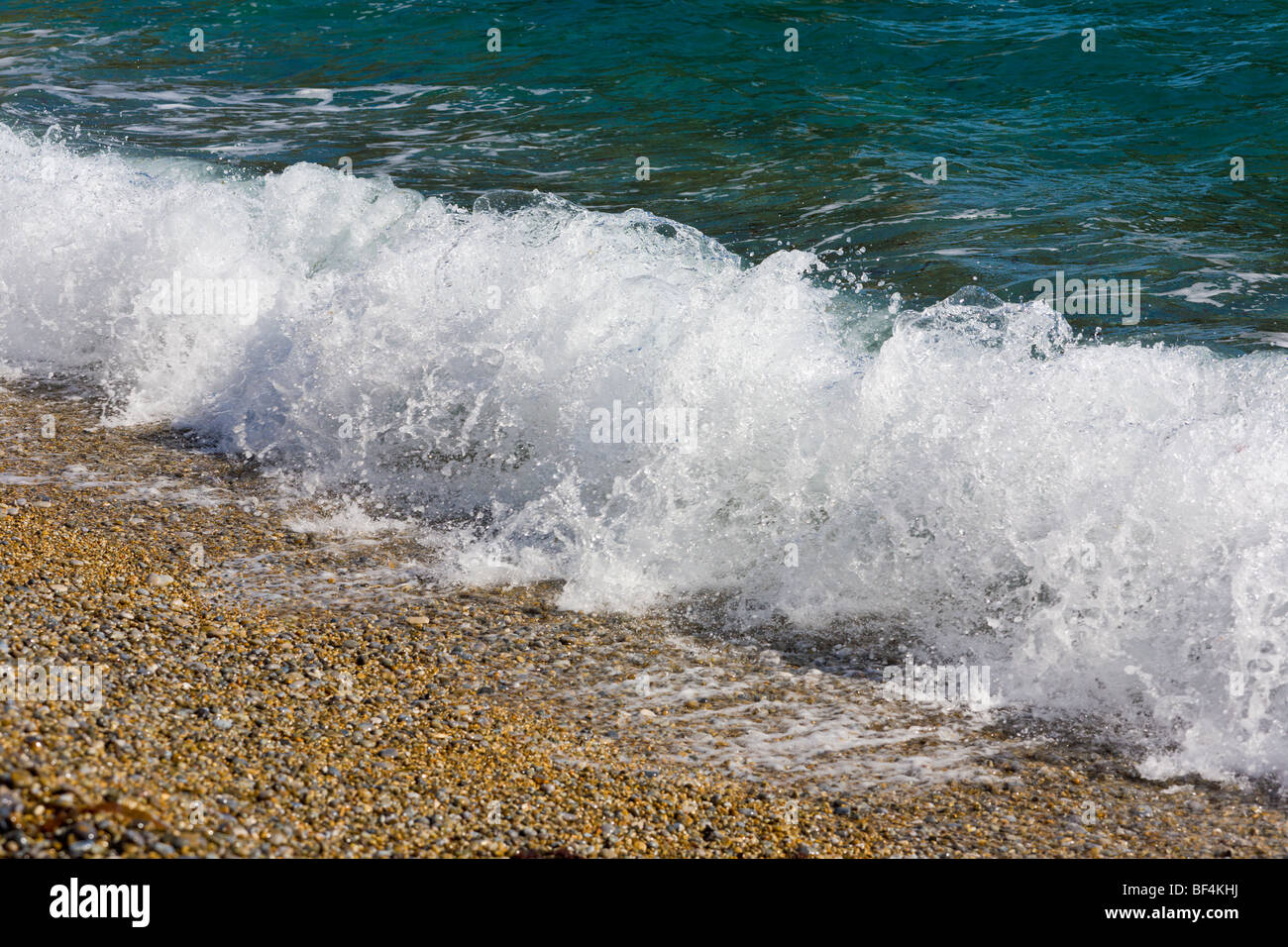 Wave crashing on beach hi-res stock photography and images - Alamy