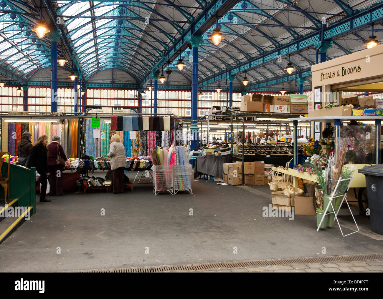 huddersfield-town-centre-hi-res-stock-photography-and-images-alamy