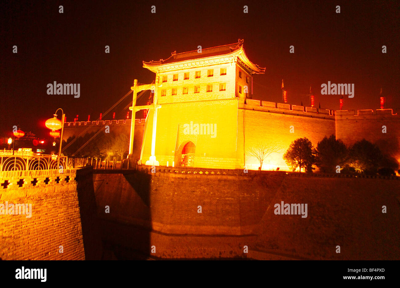 South city gate at night, Xi'An, Shaanxi Province, China Stock Photo