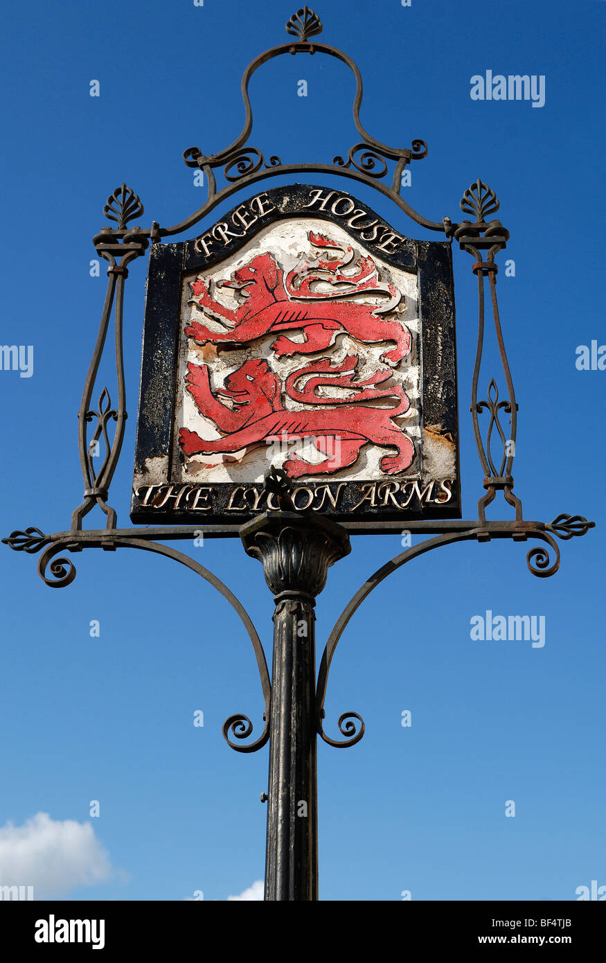 Old inn and hotel sign, The Lygon Arms, 16th Century, High Street, Chipping Campden, Gloucestershire, England, United Kingdom,  Stock Photo