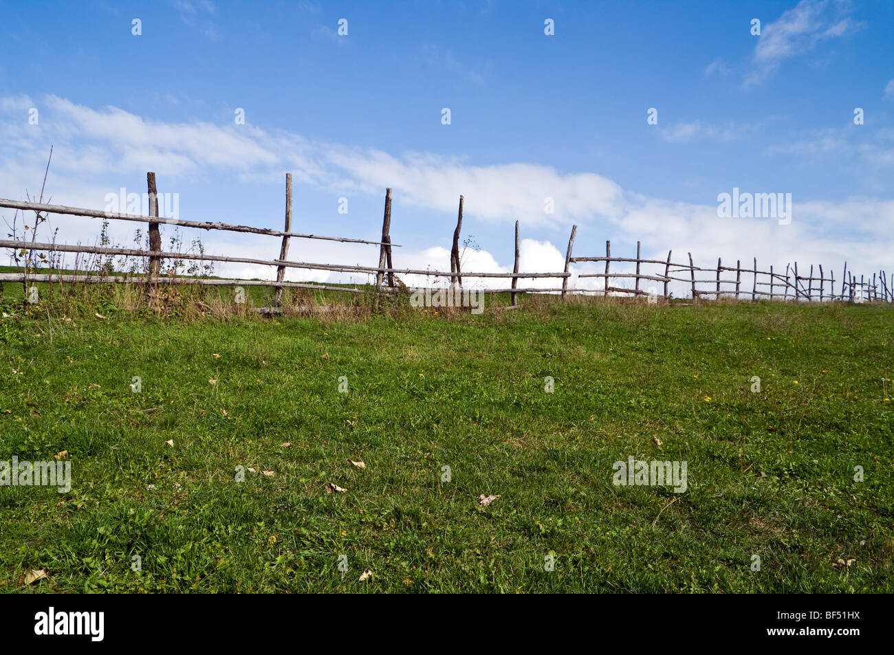 Stockade fence hi-res stock photography and images - Alamy