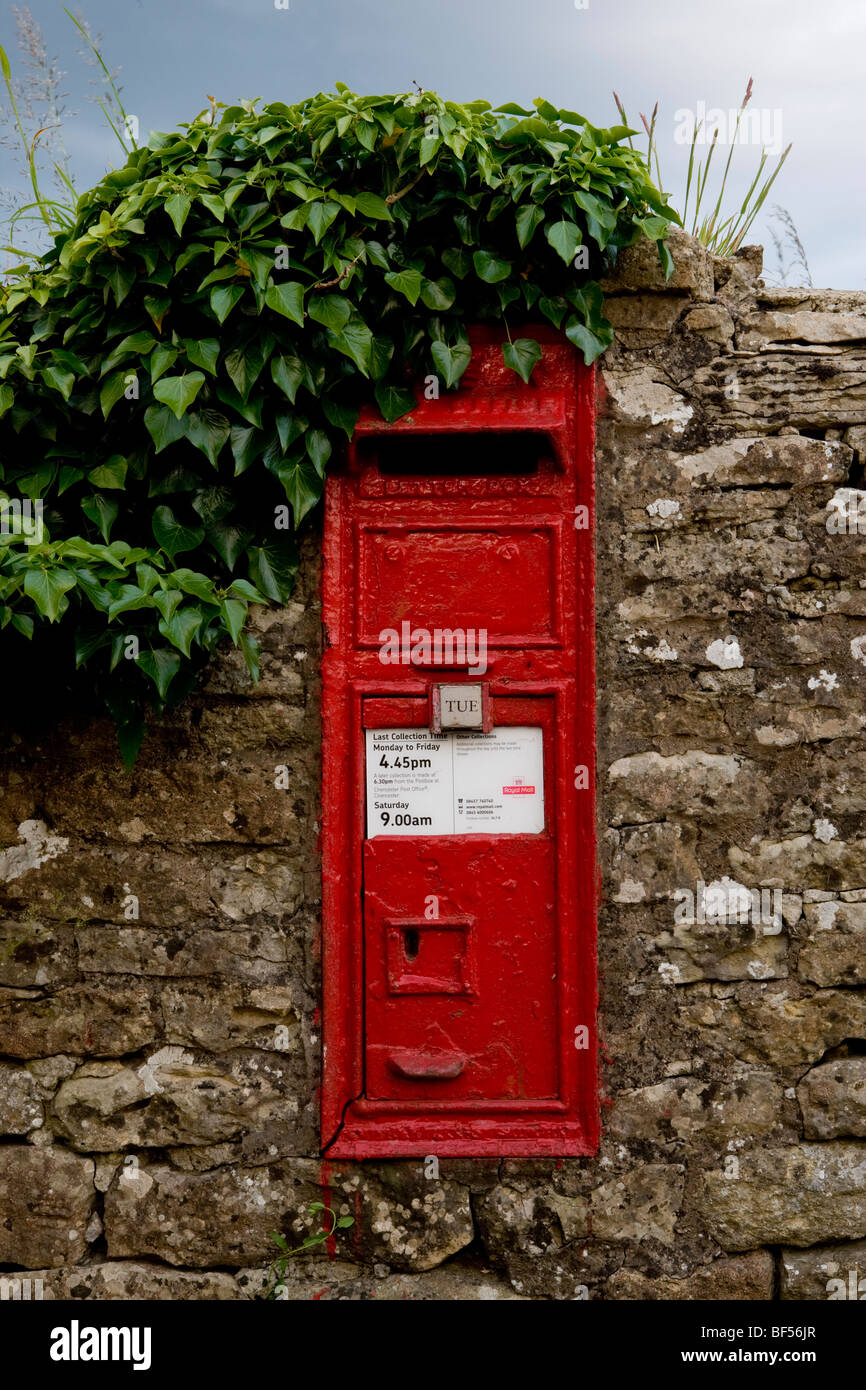 Royal mail parcel post box hi-res stock photography and images - Alamy