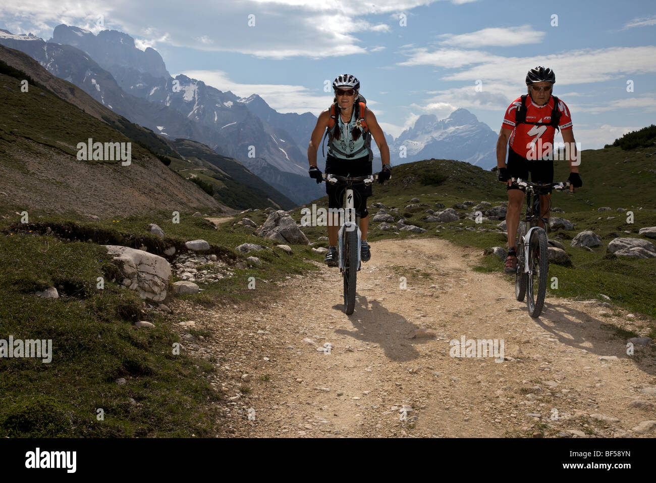 Mountain bike riders at the Senes mountain lodge, Naturpark Fanes-Sennes-Prags, Trentino, South Tyrol, Italy, Europe Stock Photo