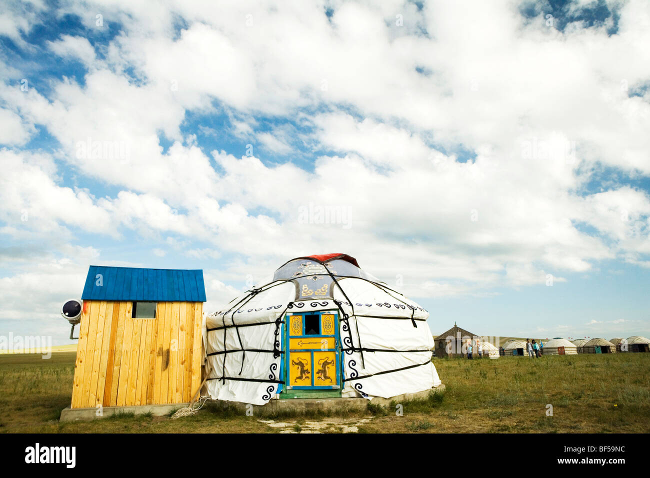 Yurt in Xilamuren Grassland, Da'erhanmaoming'anlianhe Banner, Baotou, Inner Mongolia Autonomous Region, China Stock Photo