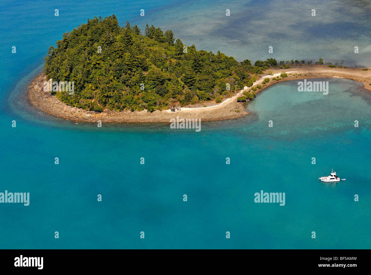Aerial view of Pelican Island peninsula, off Long Island, Whitsunday