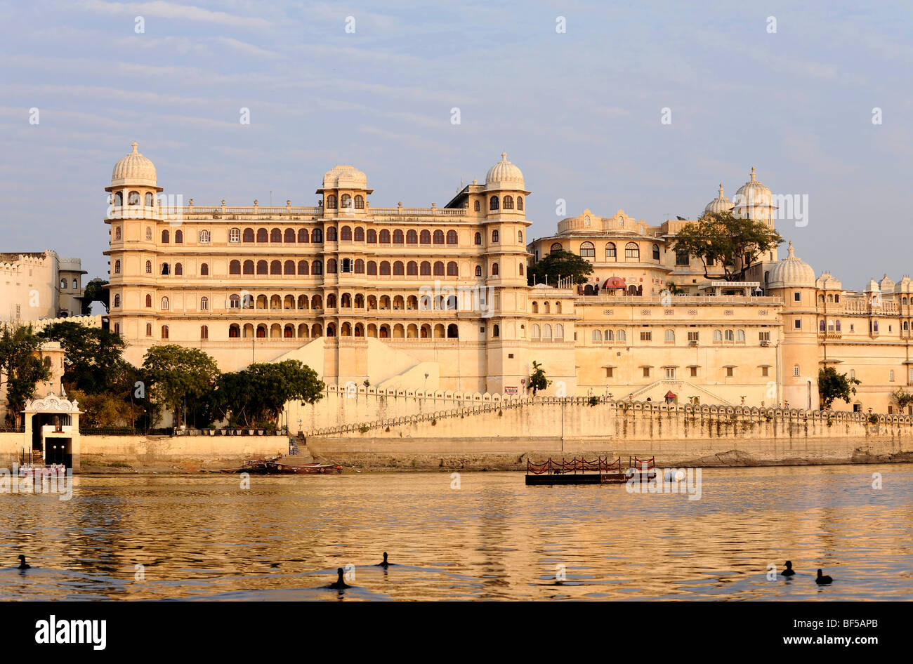 City Palace on Lake Pichola in the evening twilight, Udaipur, Rajasthan, North India, India, South Asia, Asia Stock Photo