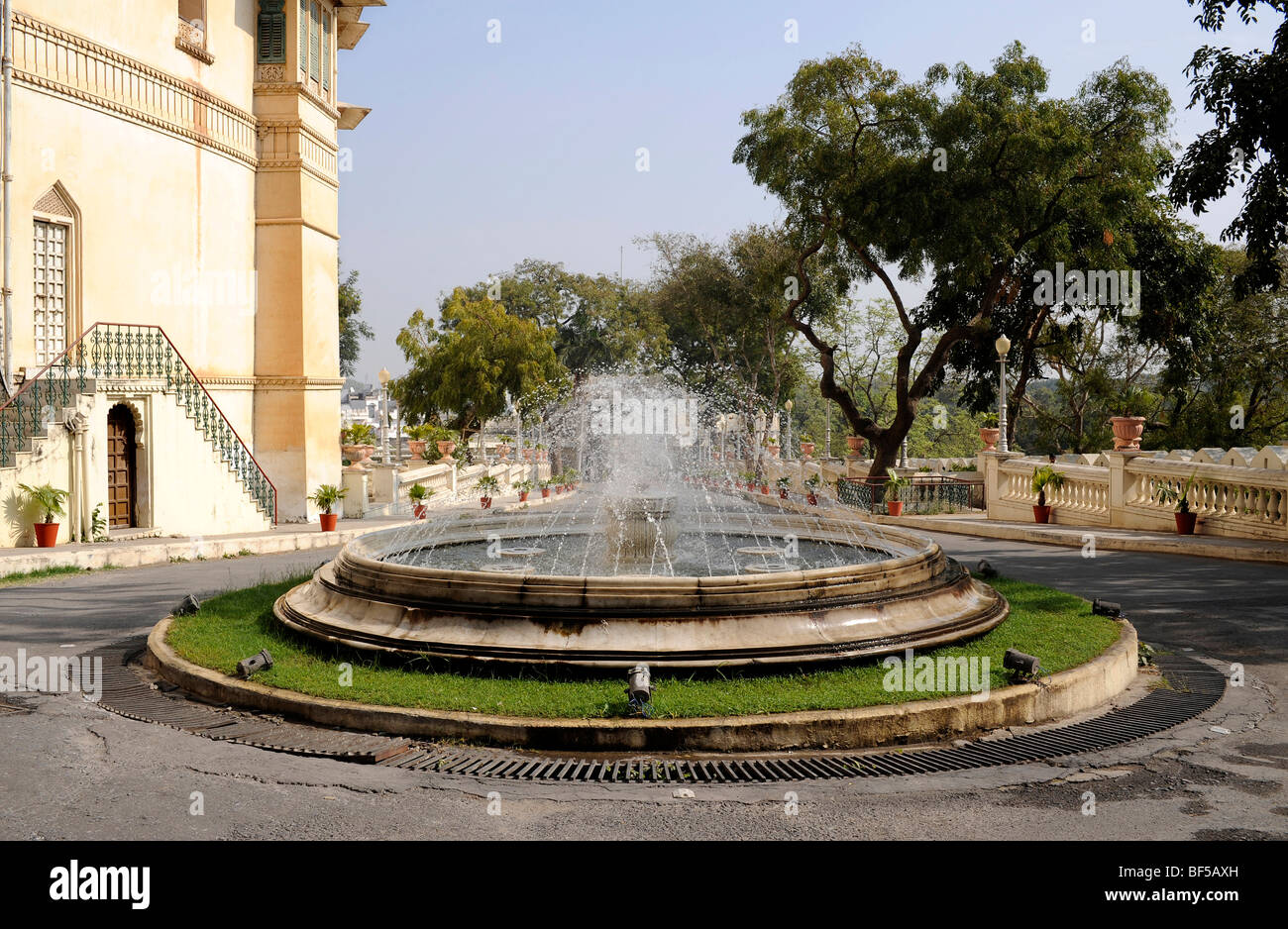 Fountains in front of the city palace, Udaipur, Rajasthan, North India, India, South Asia, Asia Stock Photo