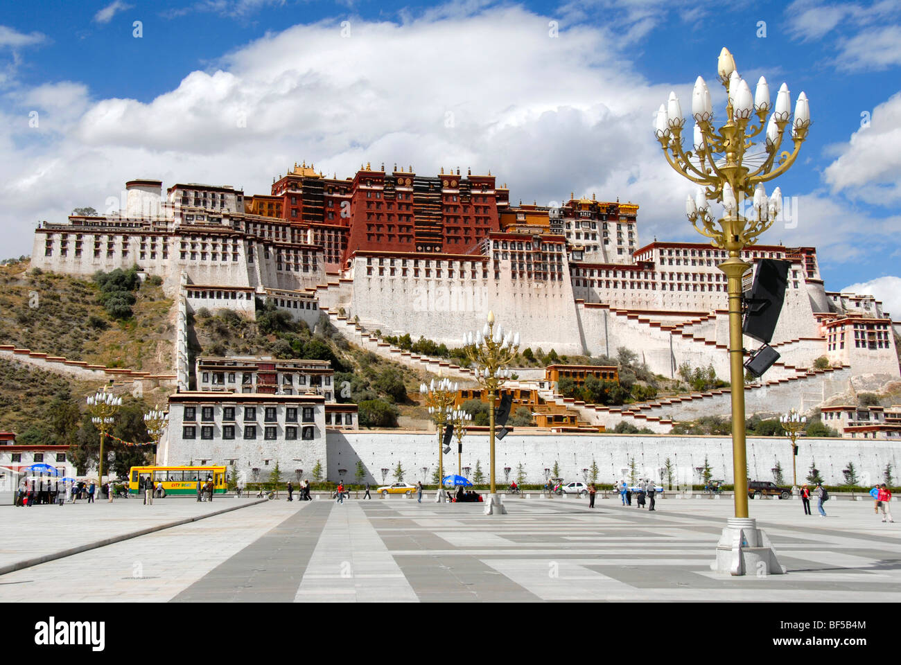 Square with a lantern, Potala Palace, winter palace of the Dalai Lama, UNESCO World Heritage Site, Lhasa, Himalayas, Tibet Auto Stock Photo