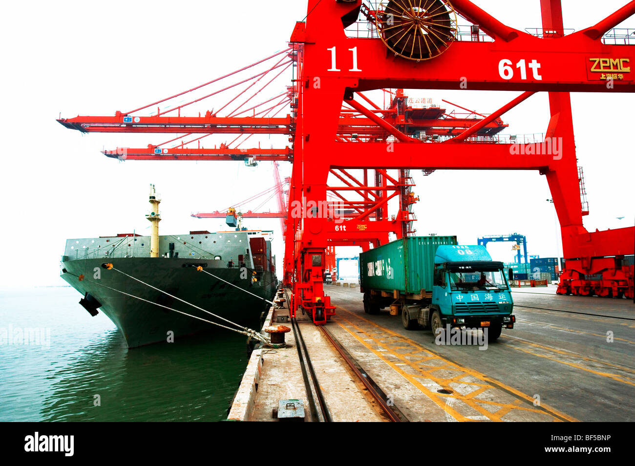 Berth container hi-res stock photography and images - Alamy