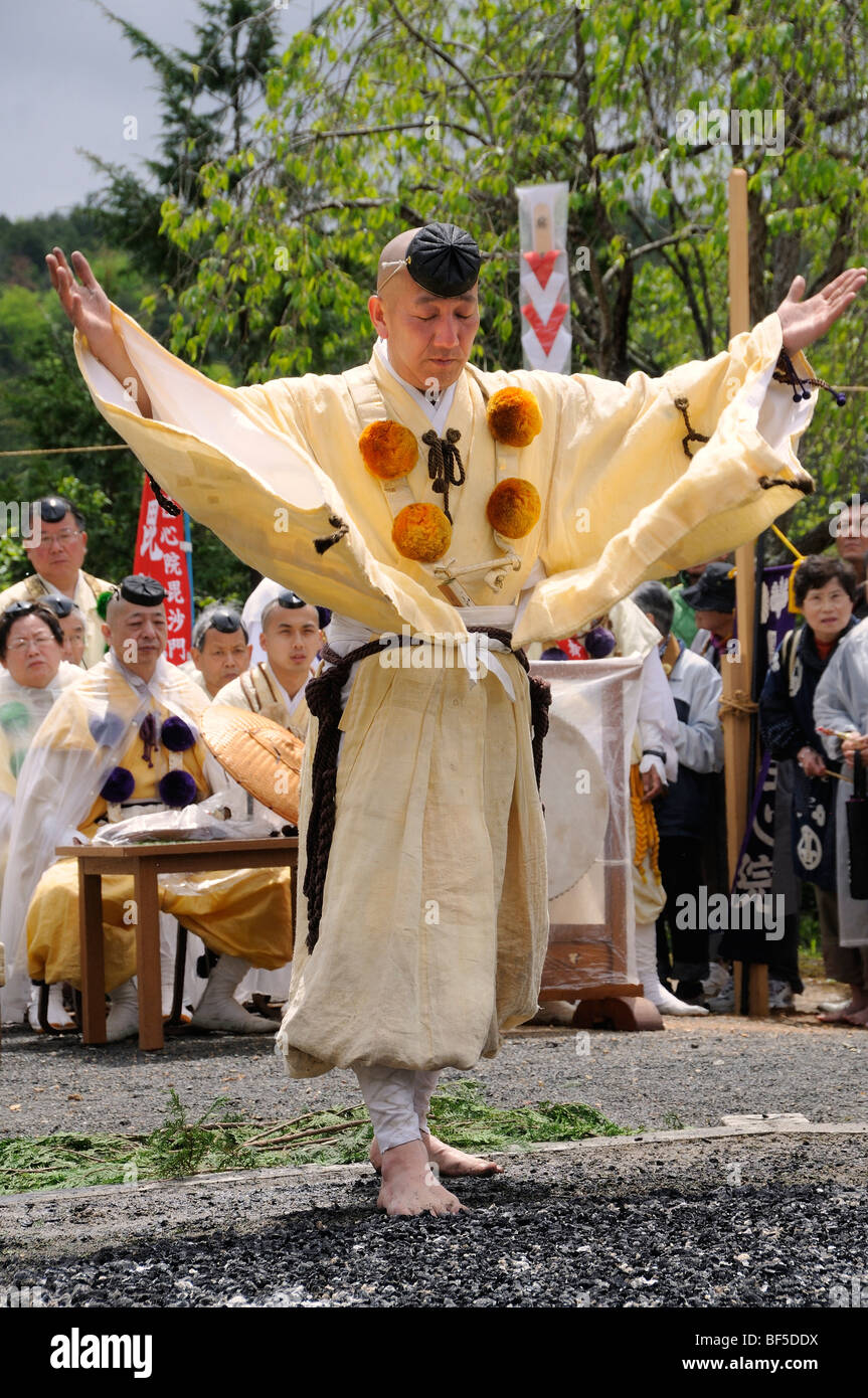 Yamabushi japan hi-res stock photography and images - Alamy Yamabushi japan hi-res stock photography and images - Alamy