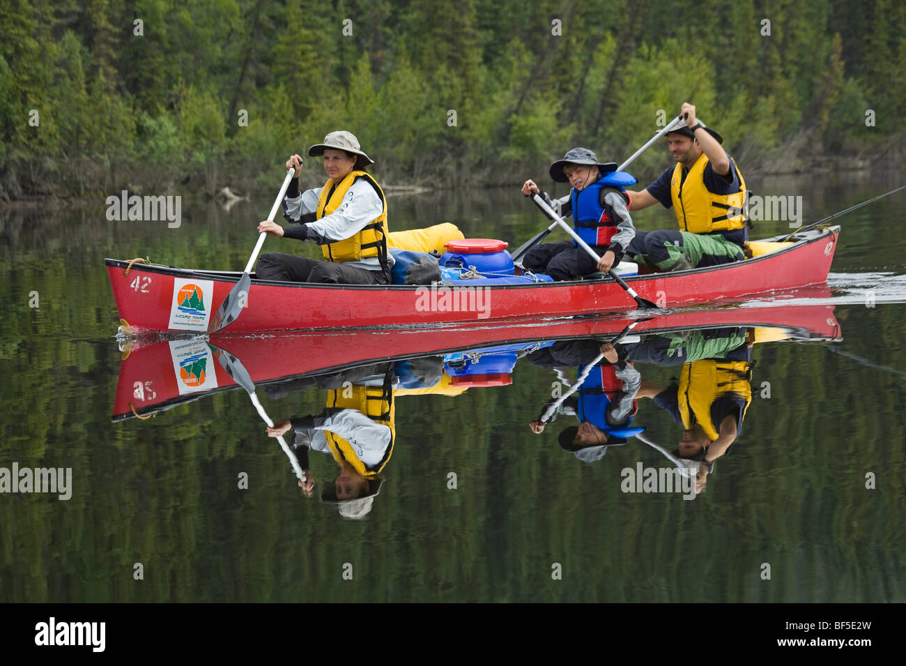 Canoe paddling hires stock photography and images Alamy