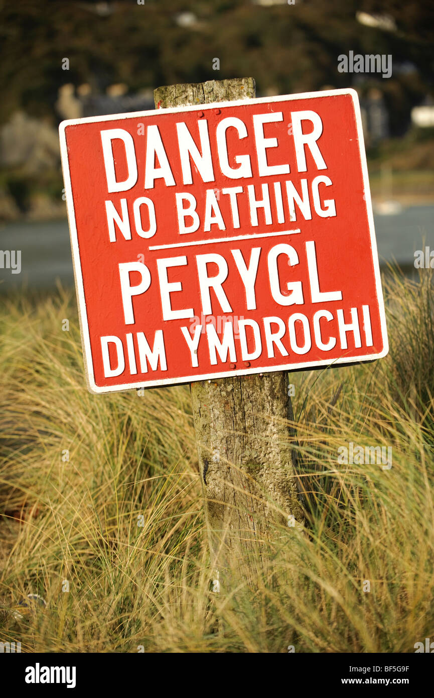 Danger No Bathing sign in welsh and english, bilingual, wales UK Stock Photo