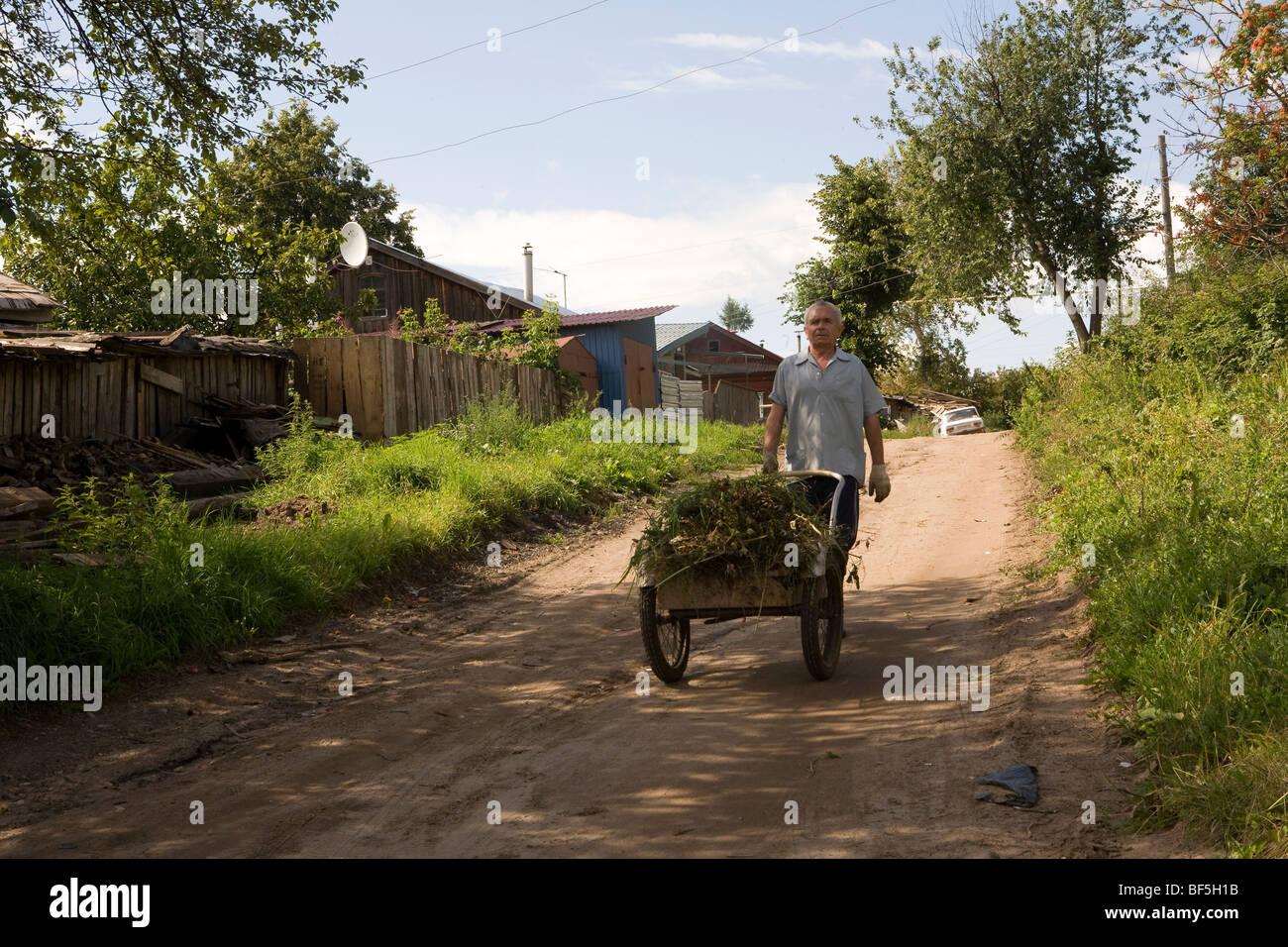 Russian dacha hi-res stock photography and images - Alamy