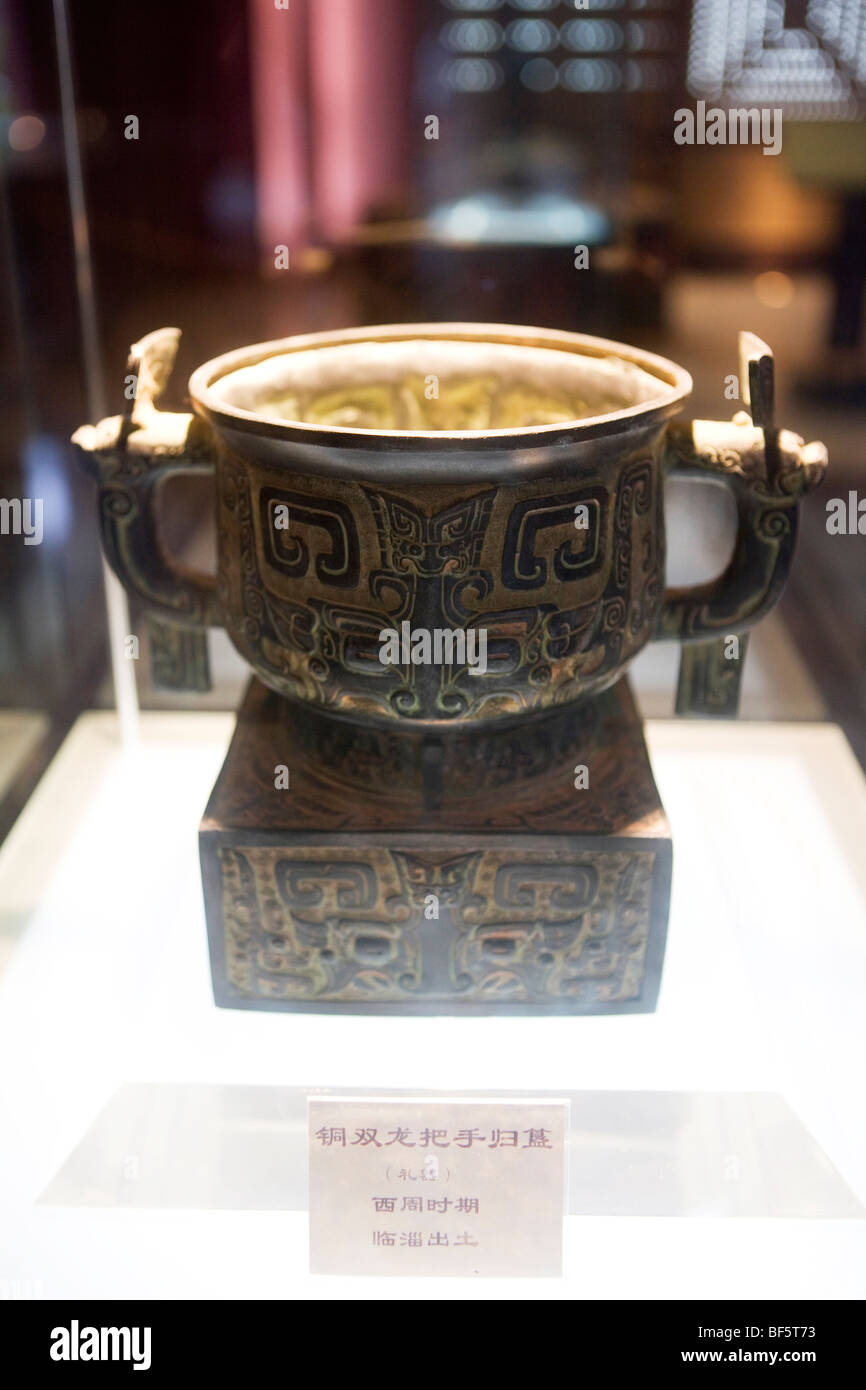 Chinese ancient wine vessel Gui, The Art Of War Culture City Of China, Huimin County, Binzhou City, Shandong, China Stock Photo