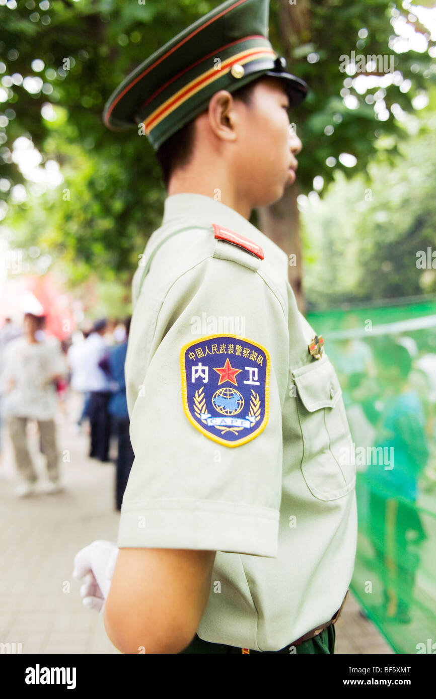 Armed police standing on guard, Wuhan City, Hubei, China Stock Photo