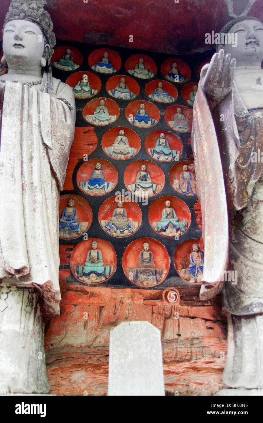 Exquisite detailed carving of Buddha, Dazu Grotto, Baoding Hill ...